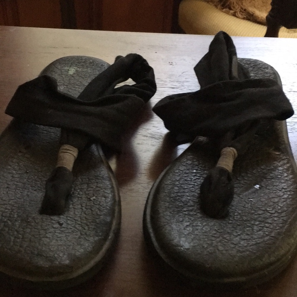 Sanuk yoga sandals